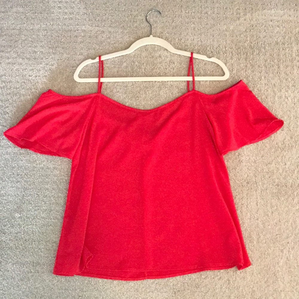 BP. Cold shoulder top